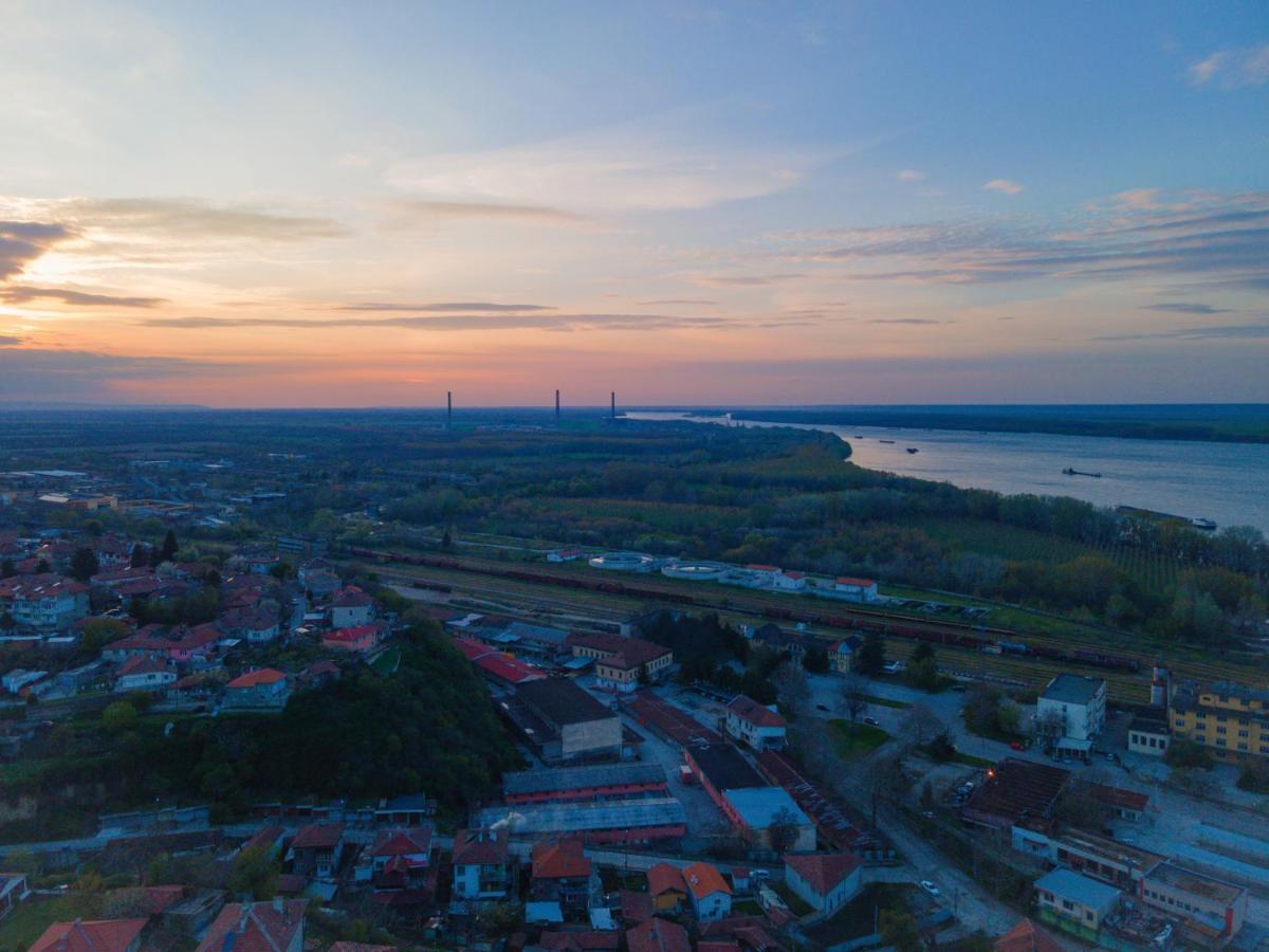 Пансион - Димитър Хадживасилев Svishtov Exterior photo